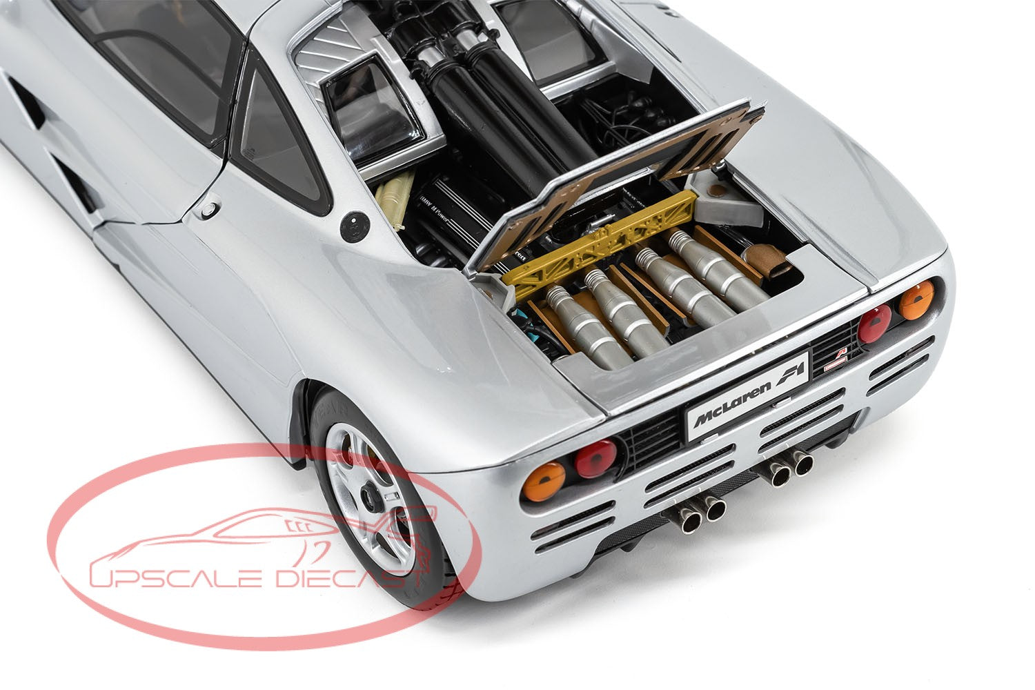 Minichamps 1:12 1994 Silver Mclaren F1 image 3