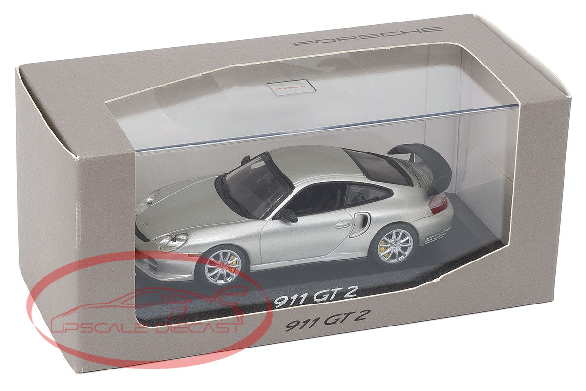 Minichamps / Porsche Dealer Packaging 1:43 Porsche 911 GT2 Silver 996 image 2