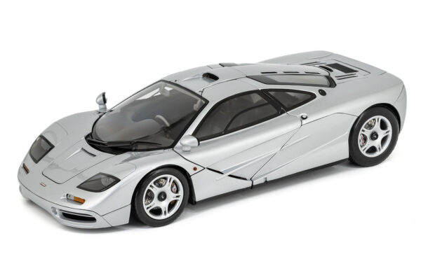 Minichamps 1:12 1994 Silver Mclaren F1