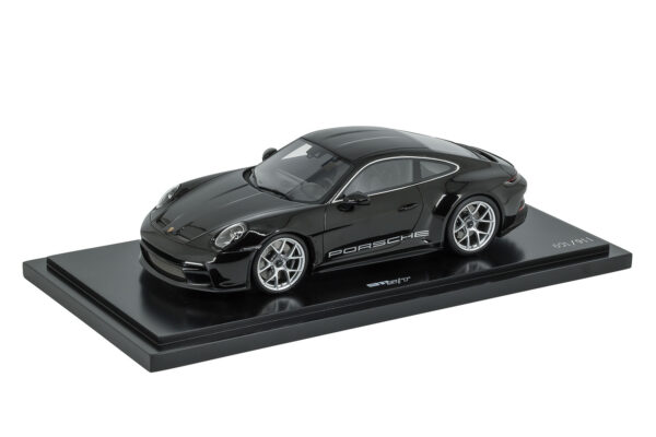 Spark 1:18 Porsche Black 911 992 S/T