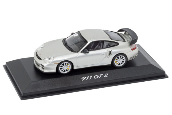 Minichamps / Porsche Dealer Packaging 1:43 Porsche 911 GT2 Silver 996