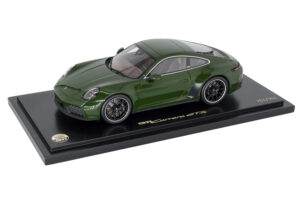 Spark 1:18 Porsche 911 Cuarenta Edition (992)